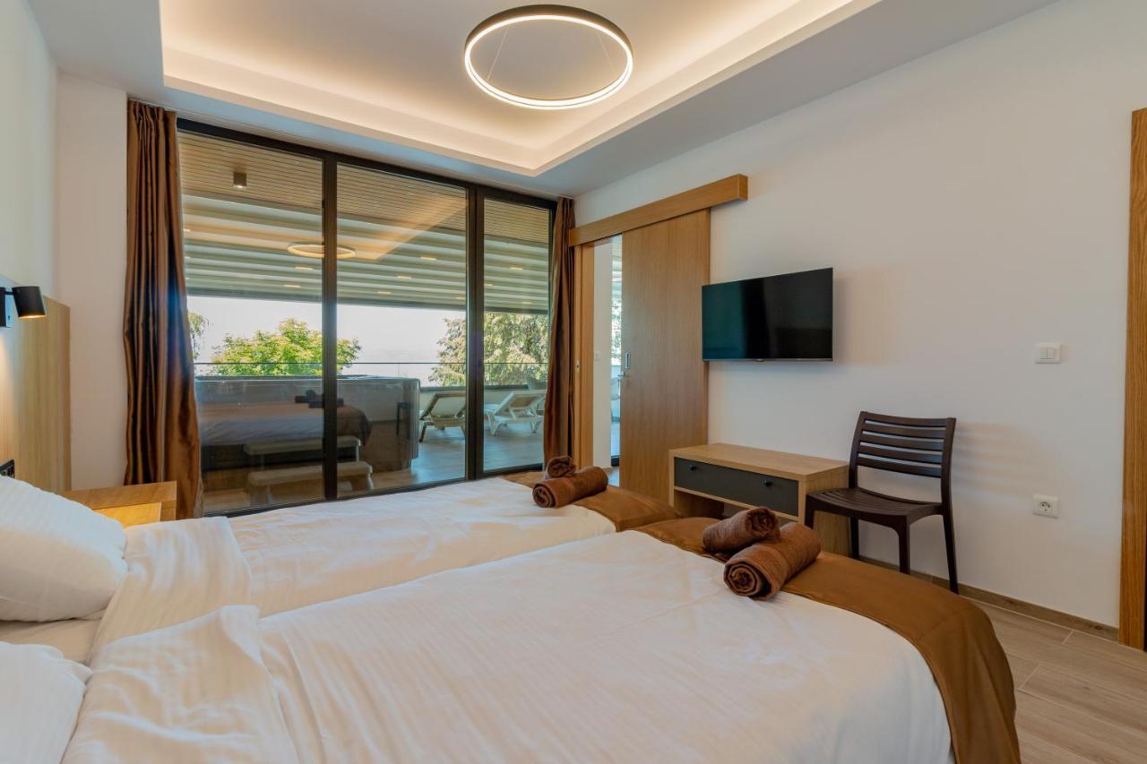 Lago Hotel Lagadin Ngoại thất bức ảnh