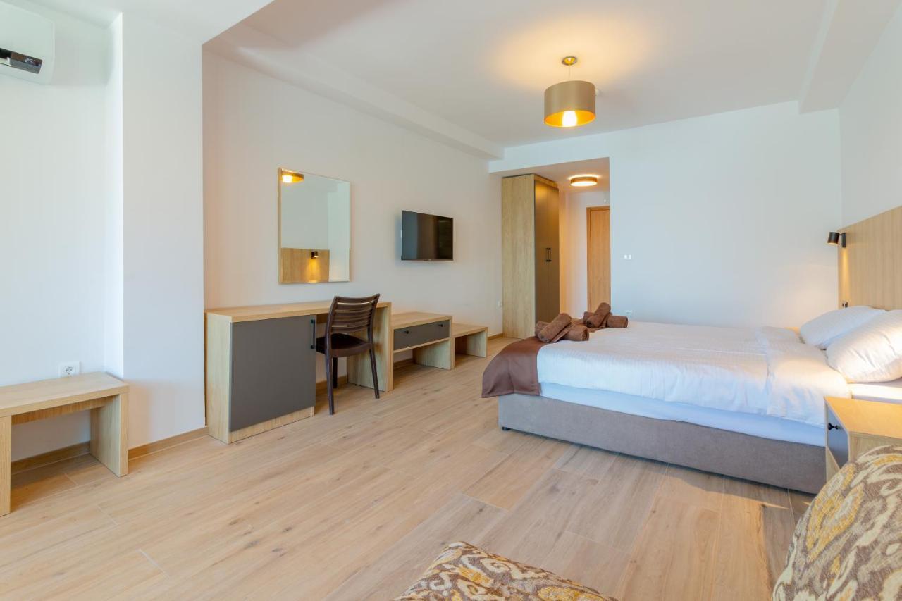 Lago Hotel Lagadin Ngoại thất bức ảnh