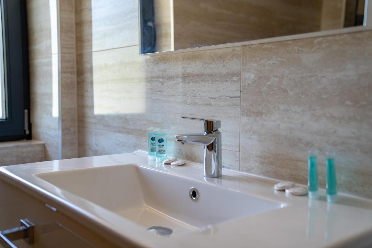 Lago Hotel Lagadin Ngoại thất bức ảnh