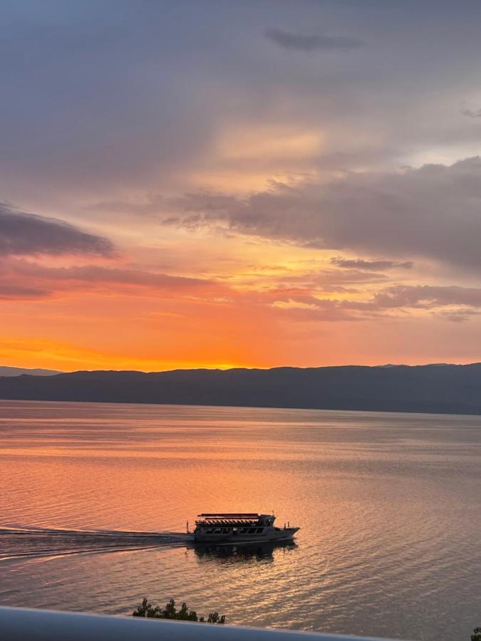 Lago Hotel Lagadin Ngoại thất bức ảnh
